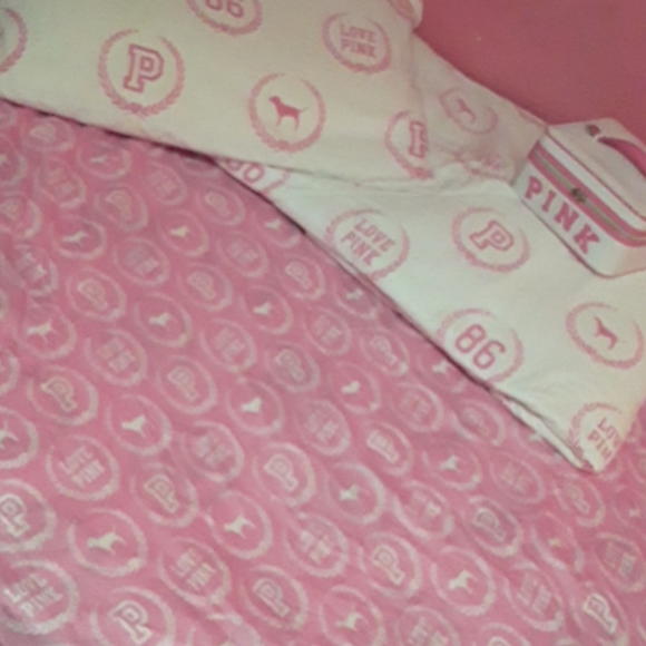 PINK VICTORIA'S SECRET Monogram Comforter Set - Picture 6 of 10